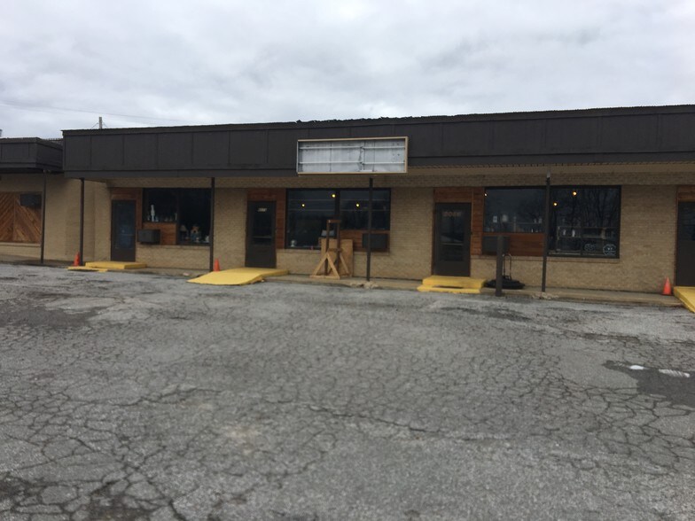 More Photos Of 6033-6079 US Highway 51 N, Millington Service Station For Sale