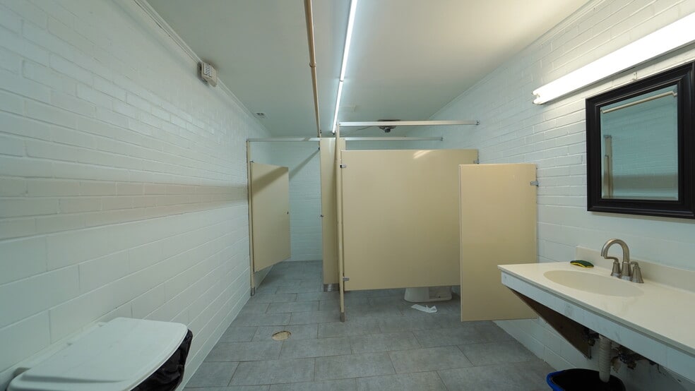 More Photos Of 384 Church St, Concord Flex For Lease