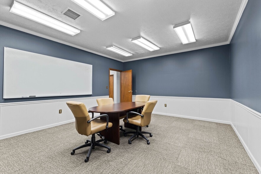 More Photos Of 1542 E Greyhound Pass, Carmel Medical For Lease