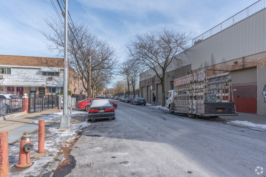 More Photos Of 200 Seigel St, Brooklyn Industrial For Sale
