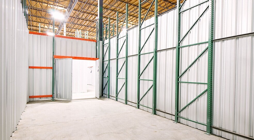 More Photos Of 21350 Lassen St, Chatsworth Warehouse For Lease