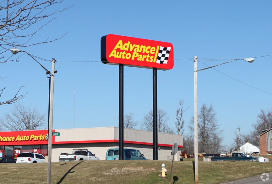 More Photos Of 976 W 4th St, Mansfield Freestanding For Lease