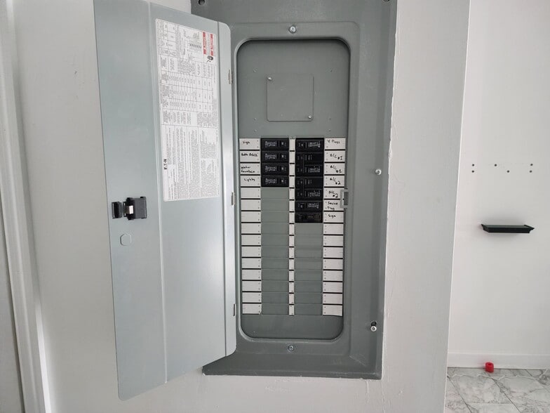 More Photos Of 501 Dr Martin Luther King Jr St N, Saint Petersburg Storefront Retail Office For Lease