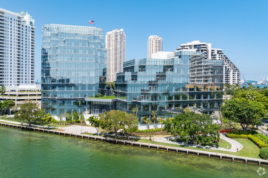 More Photos Of 601 Brickell Key Dr, Miami Coworking Space
