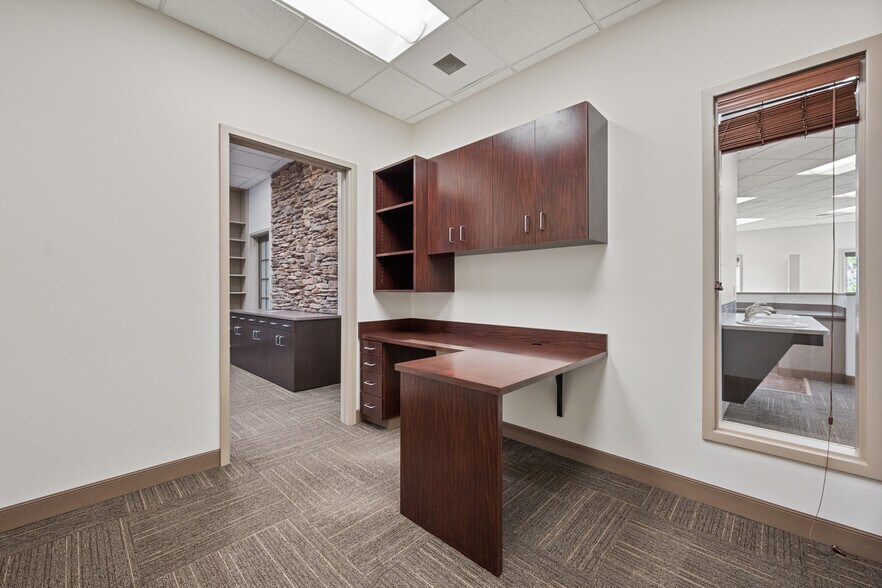 More Photos Of 6102 82nd St, Lubbock Medical For Sale