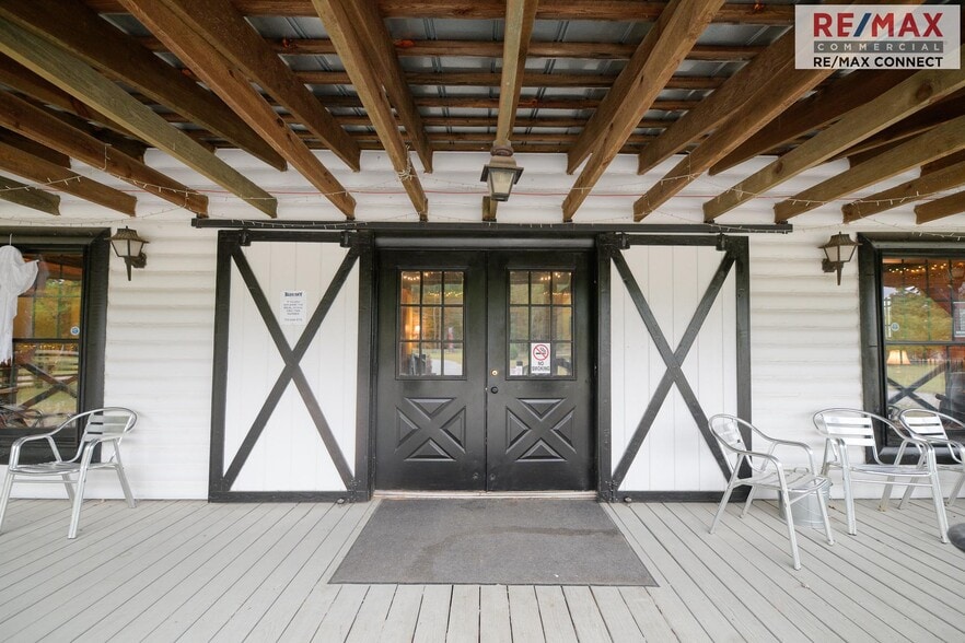 More Photos Of 17466 Benns Church Blvd, Smithfield Freestanding For Sale