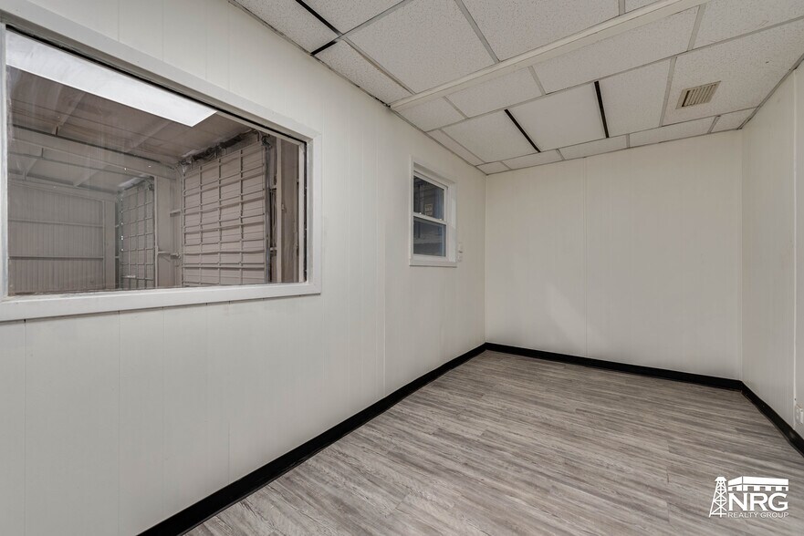 More Photos Of 3334 S Service Rd, Stanton Warehouse For Lease