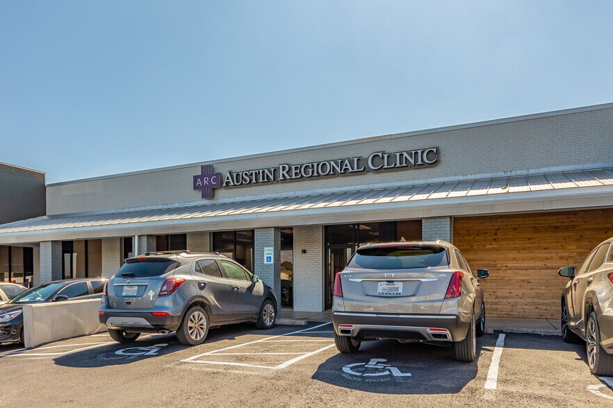 More Photos Of 15803 Windermere Dr, Pflugerville Storefront For Lease