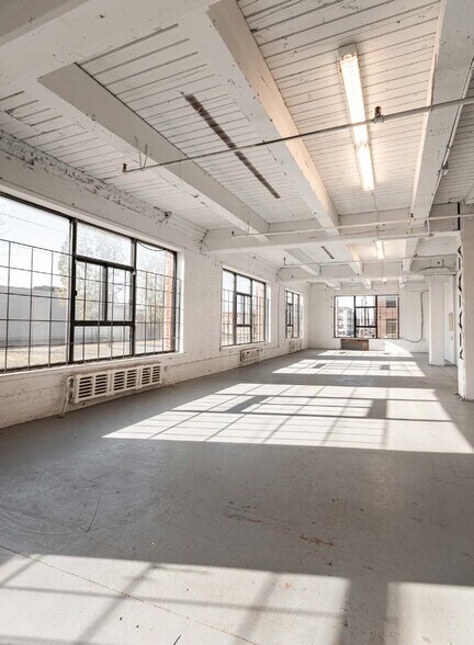 More Photos Of 6829-6845 Av de l'Épée, Montréal Loft Creative Space For Lease