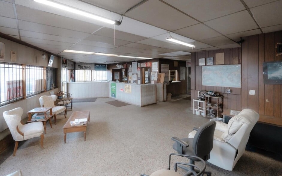 More Photos Of 13118 Gratiot Ave, Detroit Auto Repair For Sale