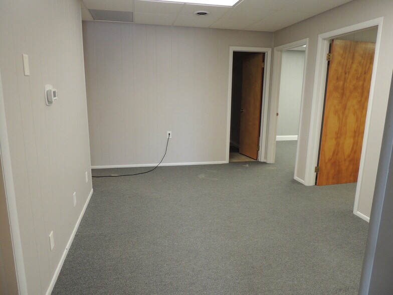 More Photos Of 1608 Lincolnway, Valparaiso Storefront Retail Office For Lease