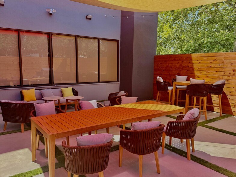 More Photos Of 1420 River Park Dr, Sacramento Office For Sale