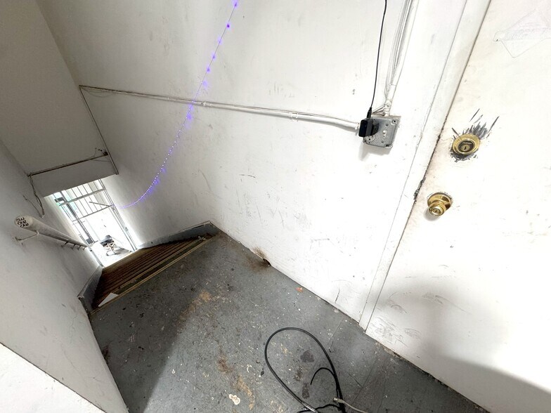 More Photos Of 600-602 E 12th St, Los Angeles Warehouse For Lease