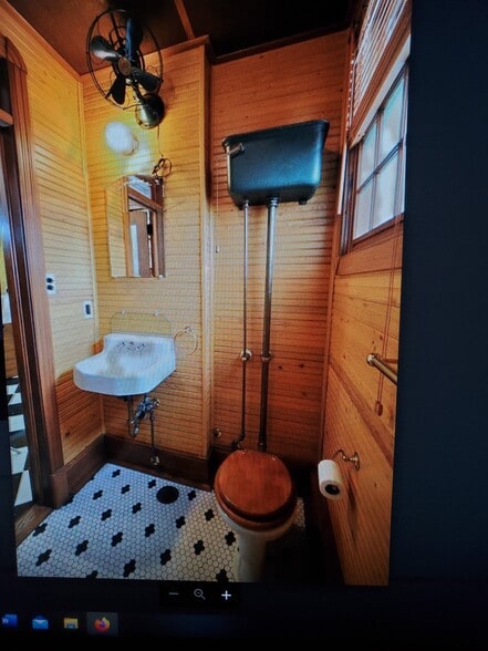 More Photos Of 815-817 Rosedale Dr, New Orleans Office For Sale