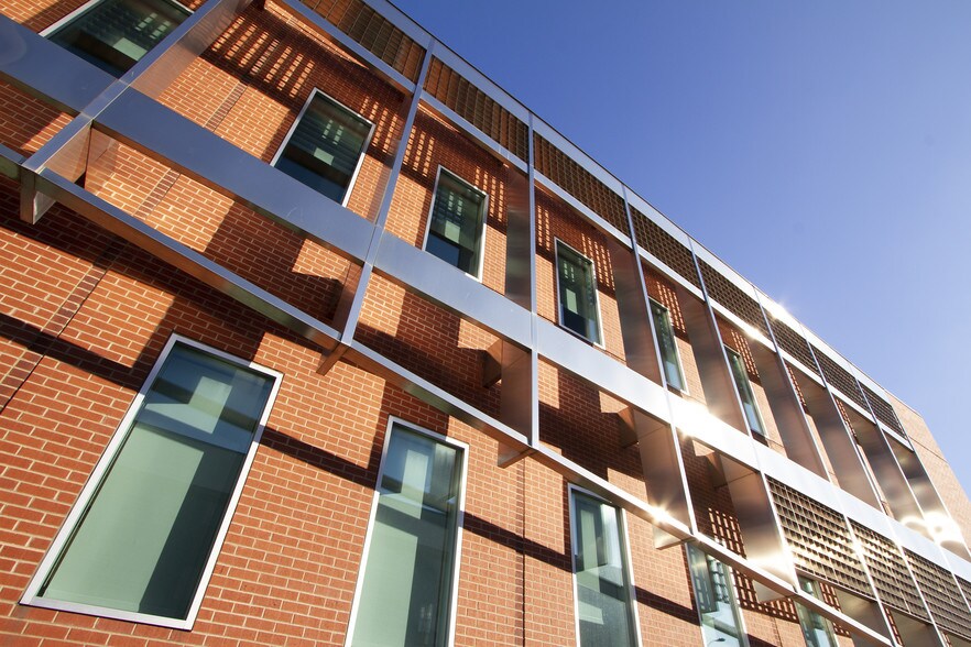 More Photos Of 1-3 E Armour Blvd, Kansas City Office For Lease