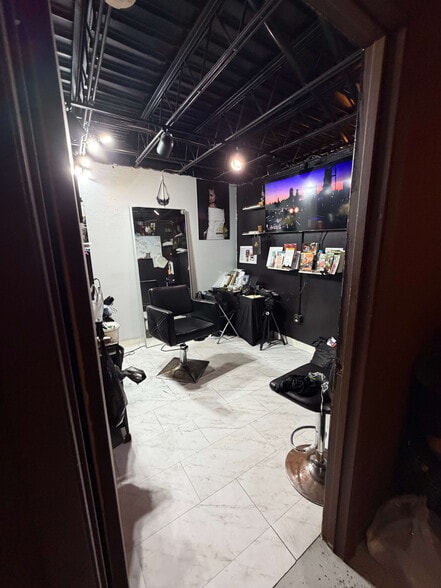 More Photos Of 157 E 8th St, Jacksonville General Retail For Sale