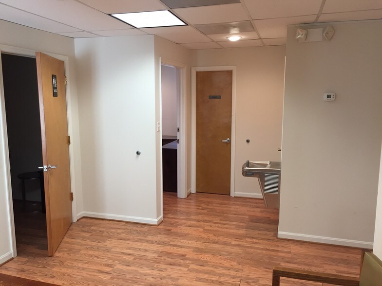 More Photos Of 6116 Rolling Rd, Springfield Medical For Sale