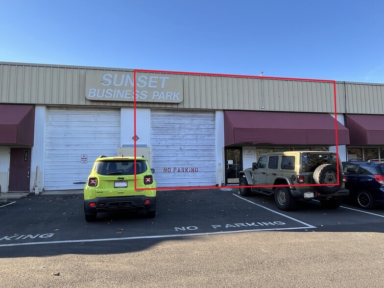 More Photos Of 294 Sunset Park Dr, Herndon Showroom For Sale