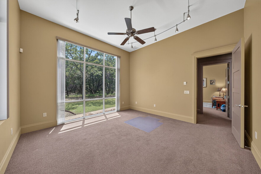 More Photos Of 16007 Via Shavano, San Antonio Office For Sale