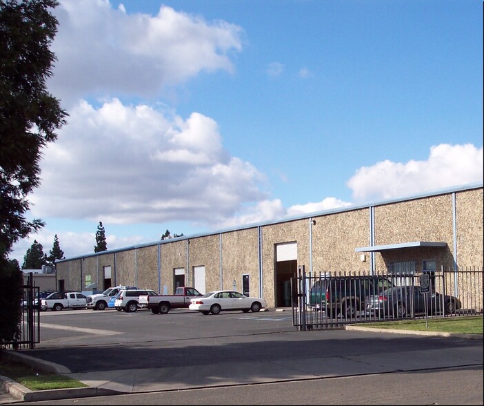 Primary Photo Of 2657-2677 N Argyle Ave, Fresno Warehouse For Lease