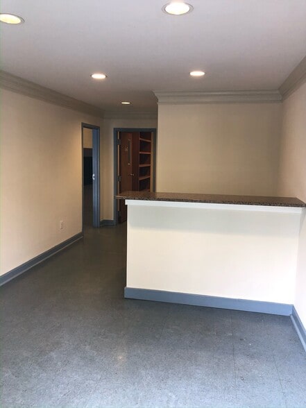 Primary Photo Of 7513 Gary Rd, Manassas Warehouse For Lease