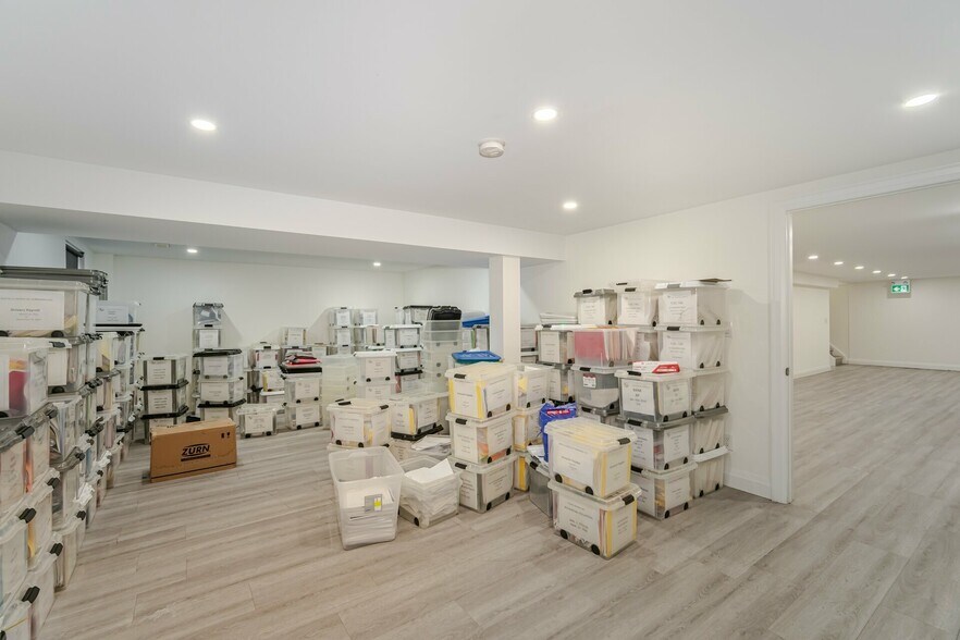 More Photos Of 140-160 Derry Rd E, Mississauga Office For Sale
