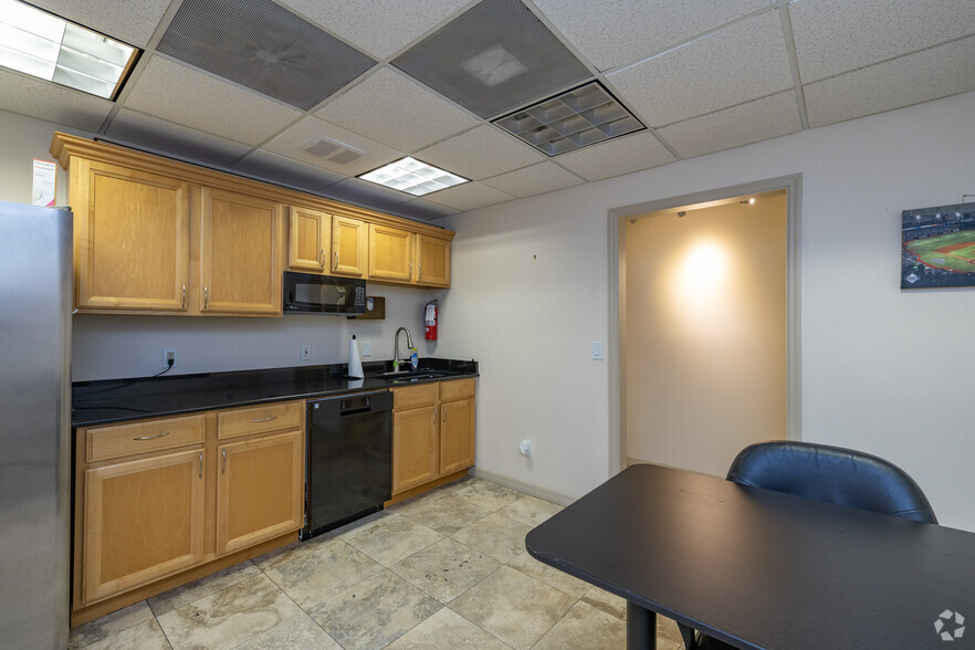 More Photos Of 5001 Lemon St W, Tampa Office For Lease