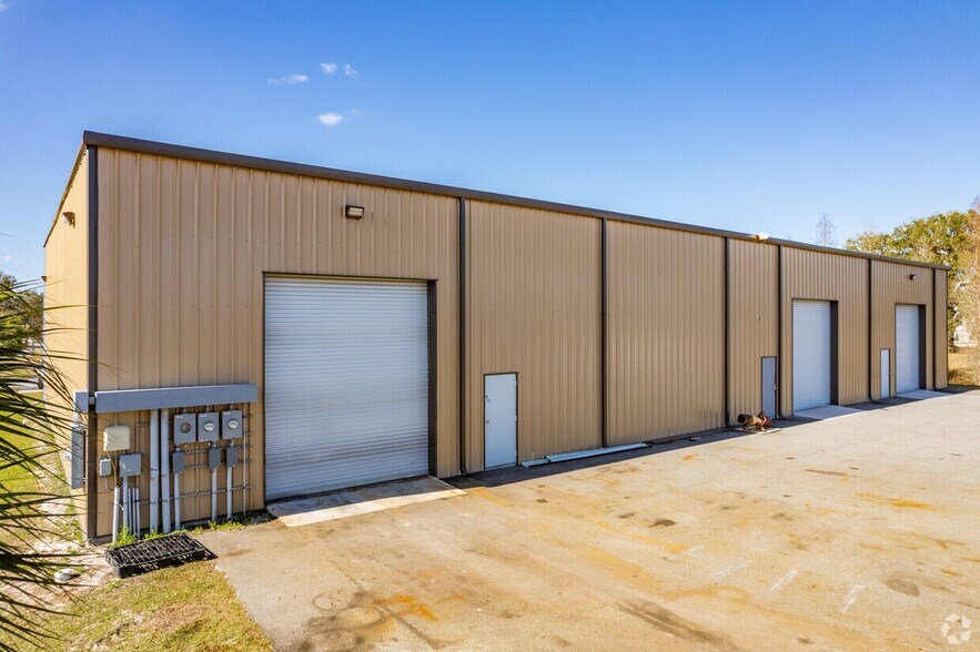 More Photos Of 3875-3885 Correia Dr, Zephyrhills Warehouse For Lease