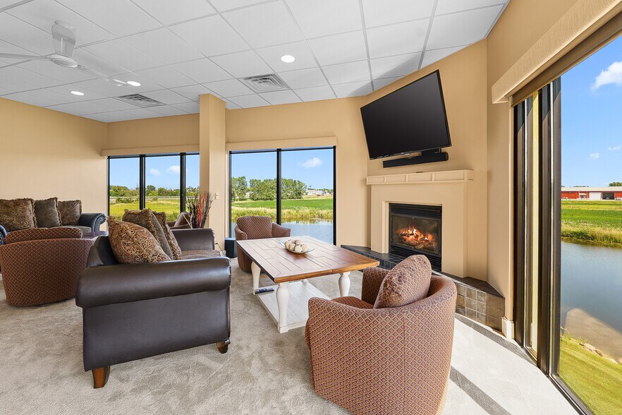 More Photos Of 560 Rolling Meadows, Fond Du Lac Light Distribution For Sale