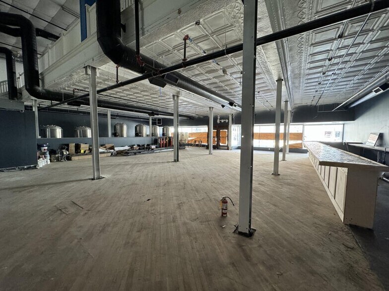 More Photos Of 137 S Main St, Adrian Storefront Retail Office For Lease