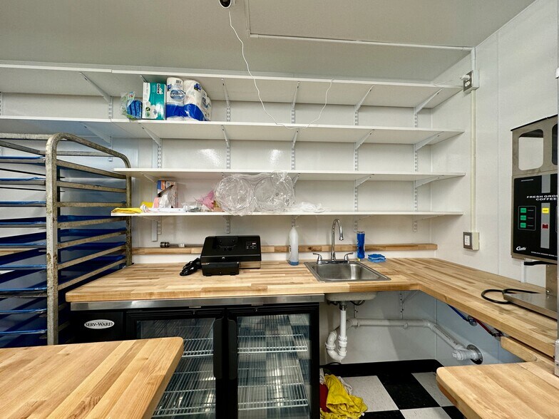 More Photos Of 4 Thomas St, Holley Restaurant For Sale