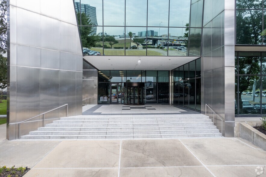 More Photos Of 10260 Westheimer Rd, Houston Office For Sale