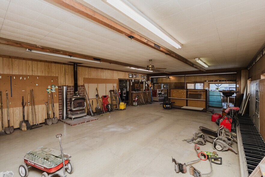 More Photos Of 410 N Commercial Ave, Sedgwick Storefront For Sale