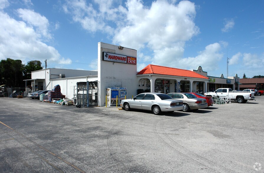Primary Photo Of 3170 Bee Ridge Rd, Sarasota Freestanding For Sale