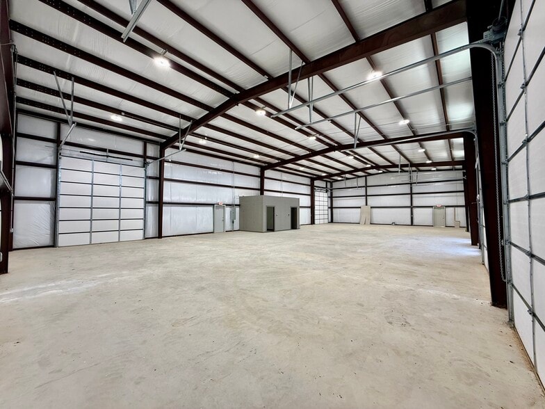 More Photos Of 142 Boyd Business Pky, Boyd Flex For Lease