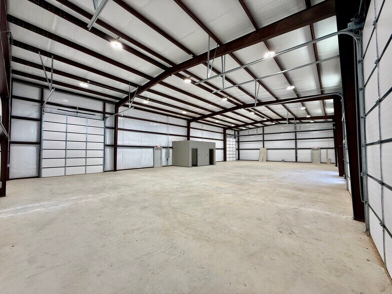 More Photos Of 142 Boyd Business Pky, Boyd Flex For Lease