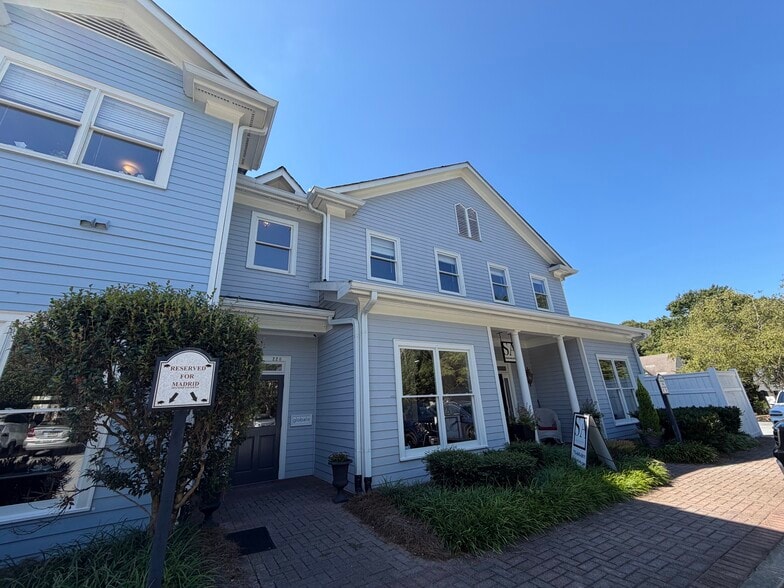 More Photos Of 1055 Canton St, Roswell Storefront Retail Office For Lease