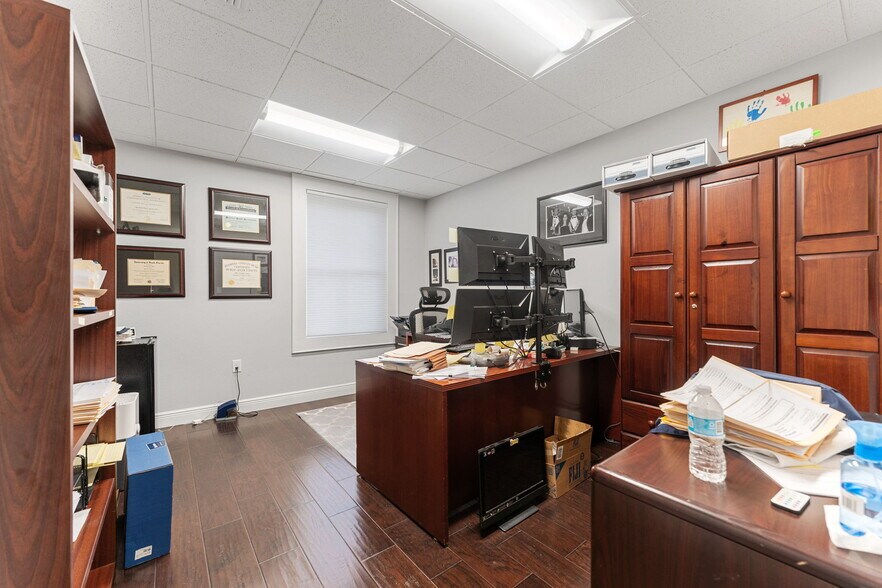 More Photos Of 337 S Plant Ave, Tampa Office Residential For Lease