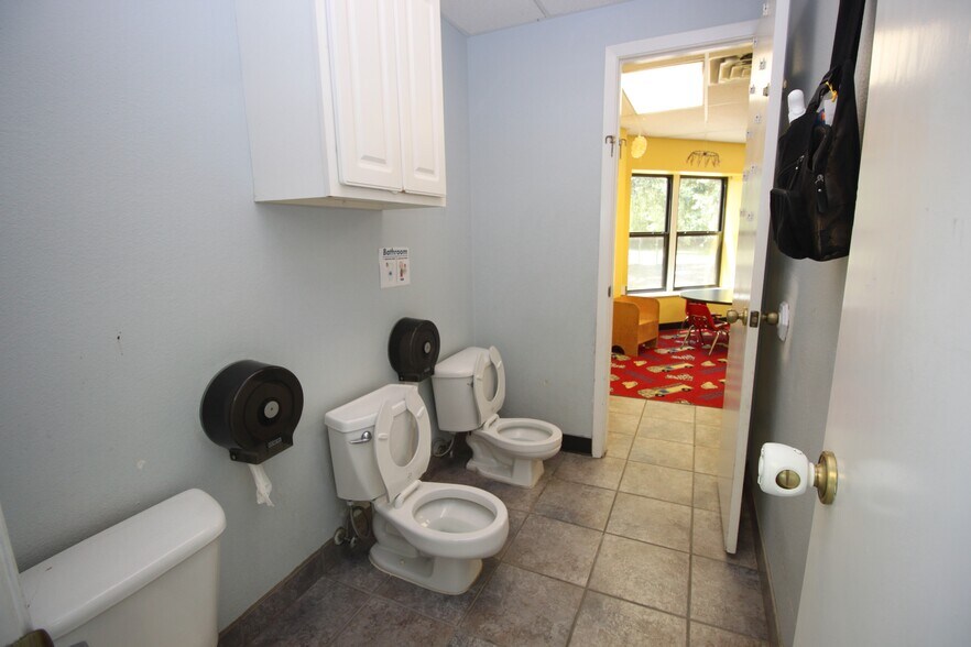 More Photos Of 3421 E Walnut St, Pearland Daycare Center For Sale
