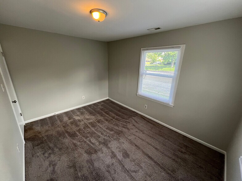 More Photos Of 904 Lowdermilk St, Greensboro Apartments For Sale