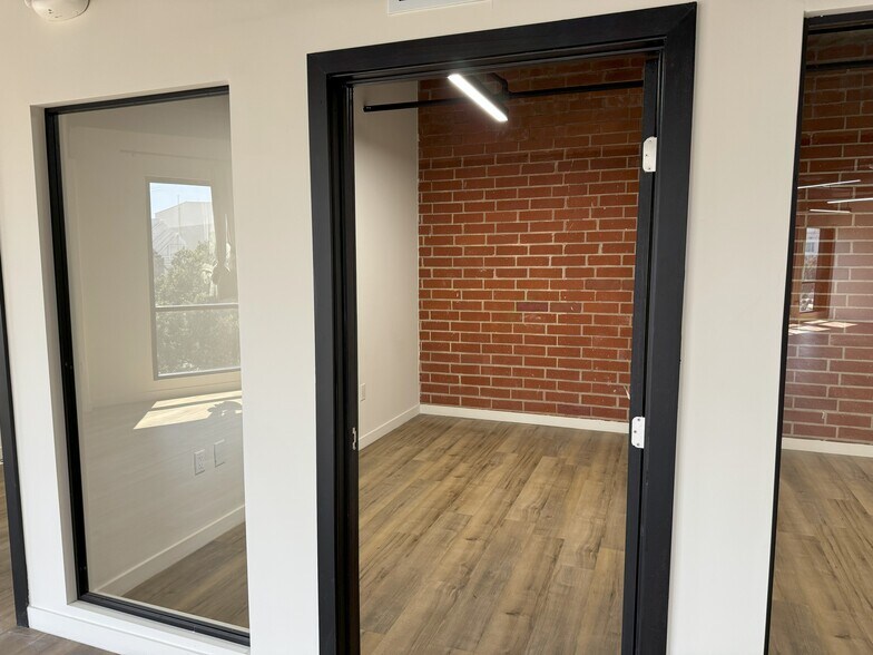 More Photos Of 135 W Magnolia Blvd, Burbank Loft Creative Space For Lease