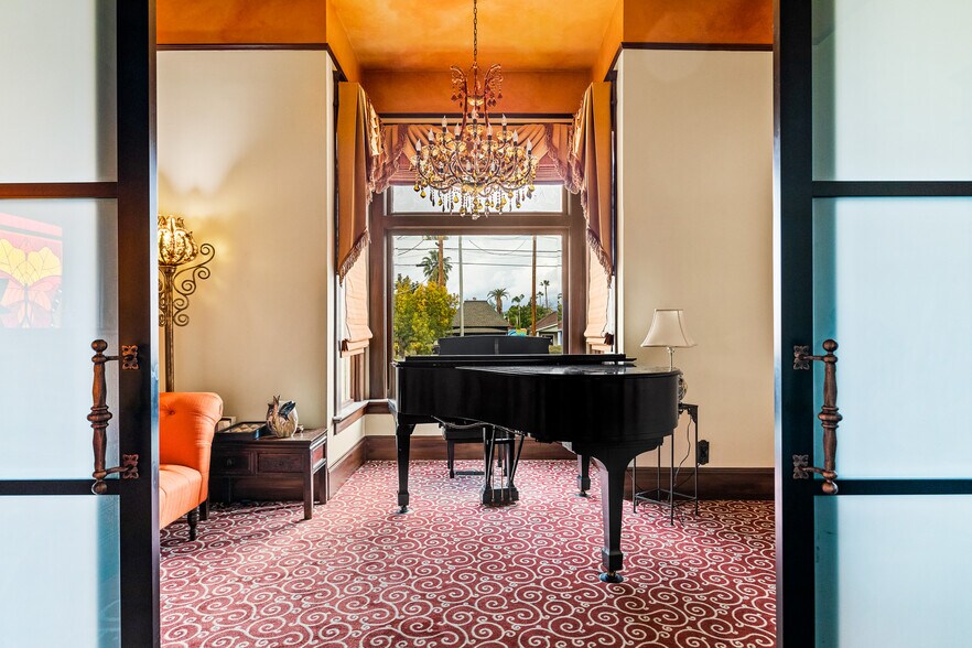 More Photos Of 214 E Olive Ave, Redlands Office For Sale