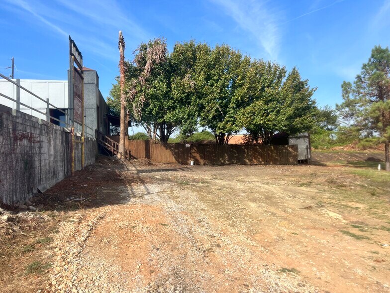 More Photos Of 10630 Commerce Row, Montgomery Restaurant For Lease