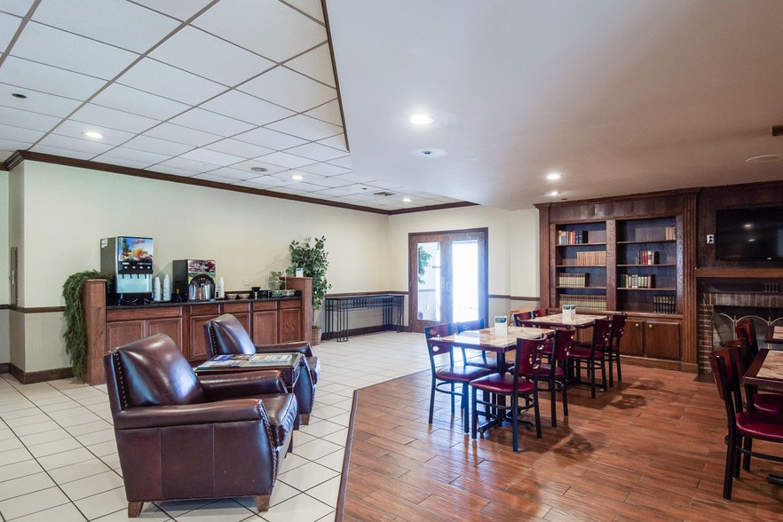 More Photos Of 551 Hwy 58 E, Norton Hotel For Sale