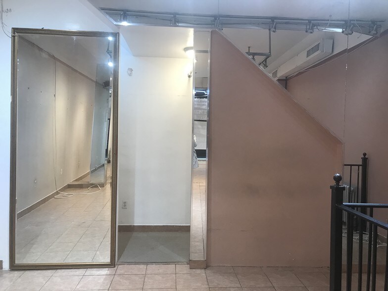 More Photos Of 3189 Steinway St, Astoria Storefront Retail Office For Lease