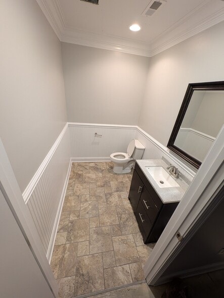 More Photos Of 1317 Cedar Lane Rd, Greenville Light Manufacturing For Lease