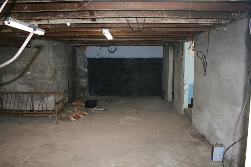 More Photos Of 6520 NE Sandy Blvd, Portland Specialty For Sale