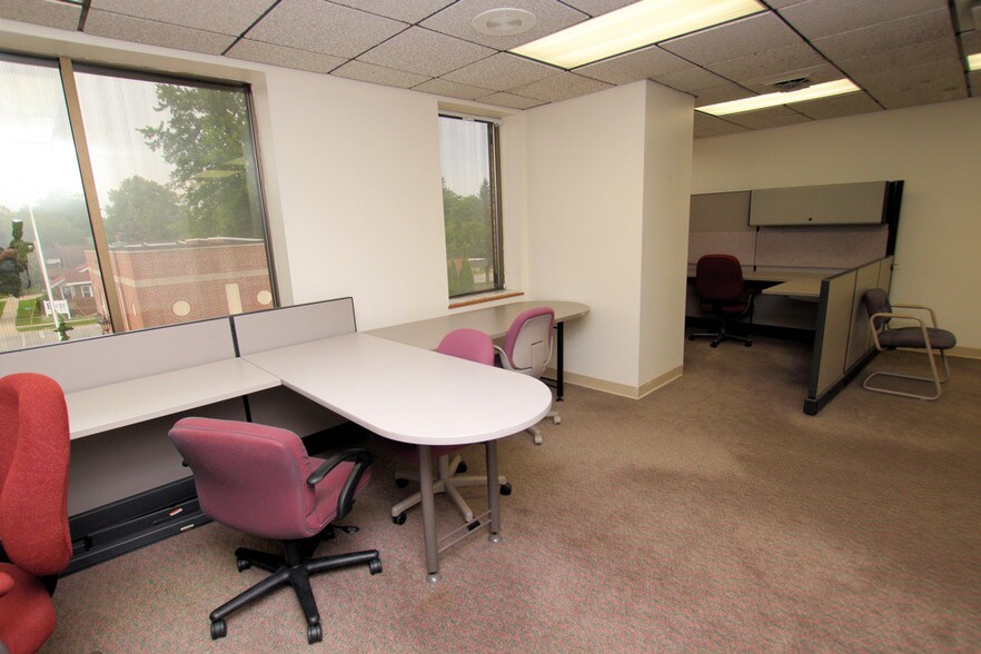 More Photos Of 2 W Main St, Fremont Office For Lease