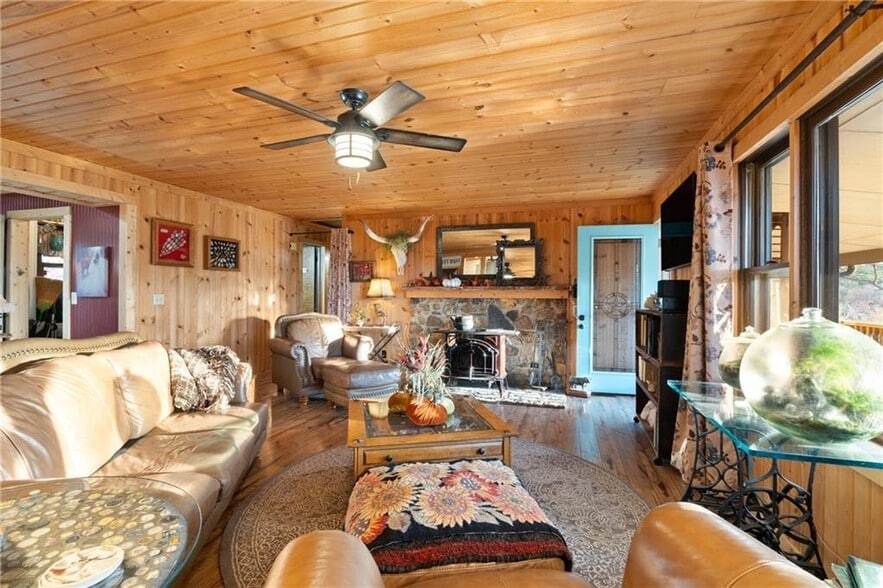 More Photos Of 1387 County Road 306, Berryville Hospitality For Sale