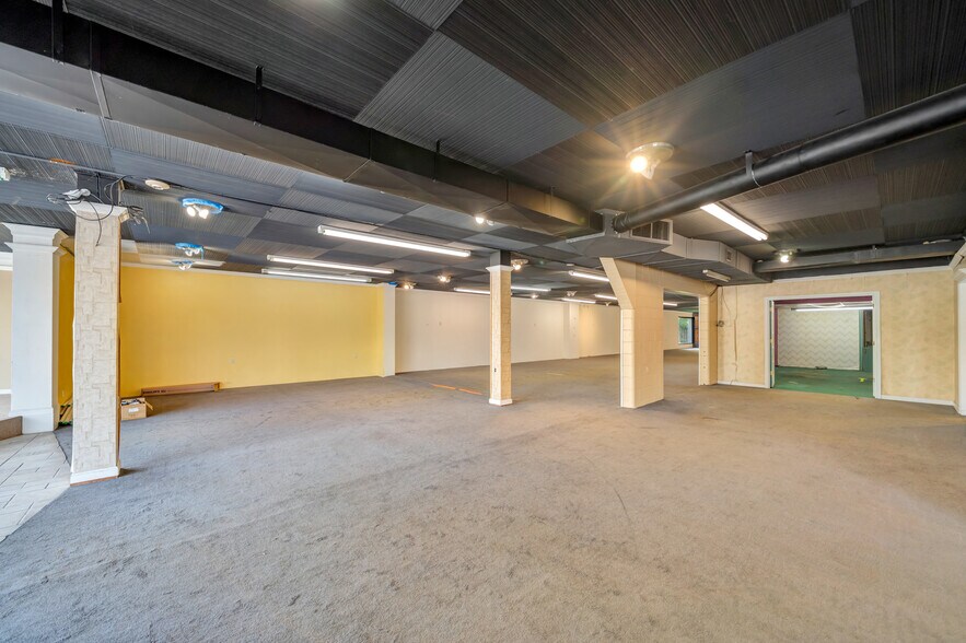 More Photos Of 10509 Dixie Hwy, Louisville Freestanding For Lease